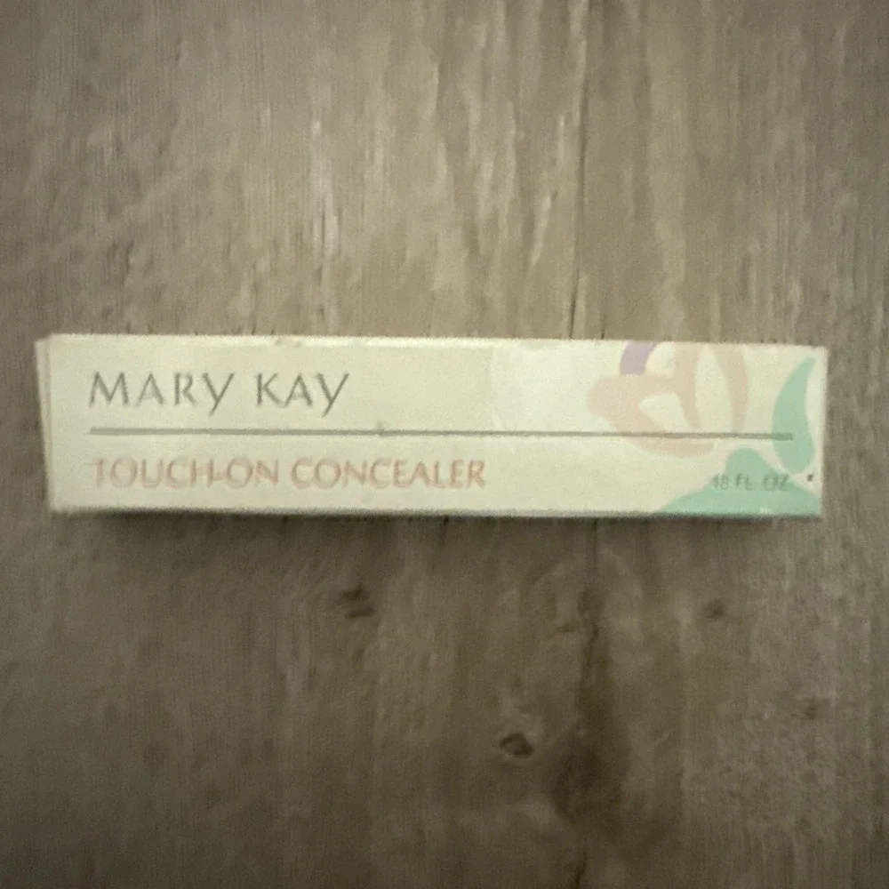 Mary Kay Touch On Concealer Medium 4001 NOS‎ Discontinued